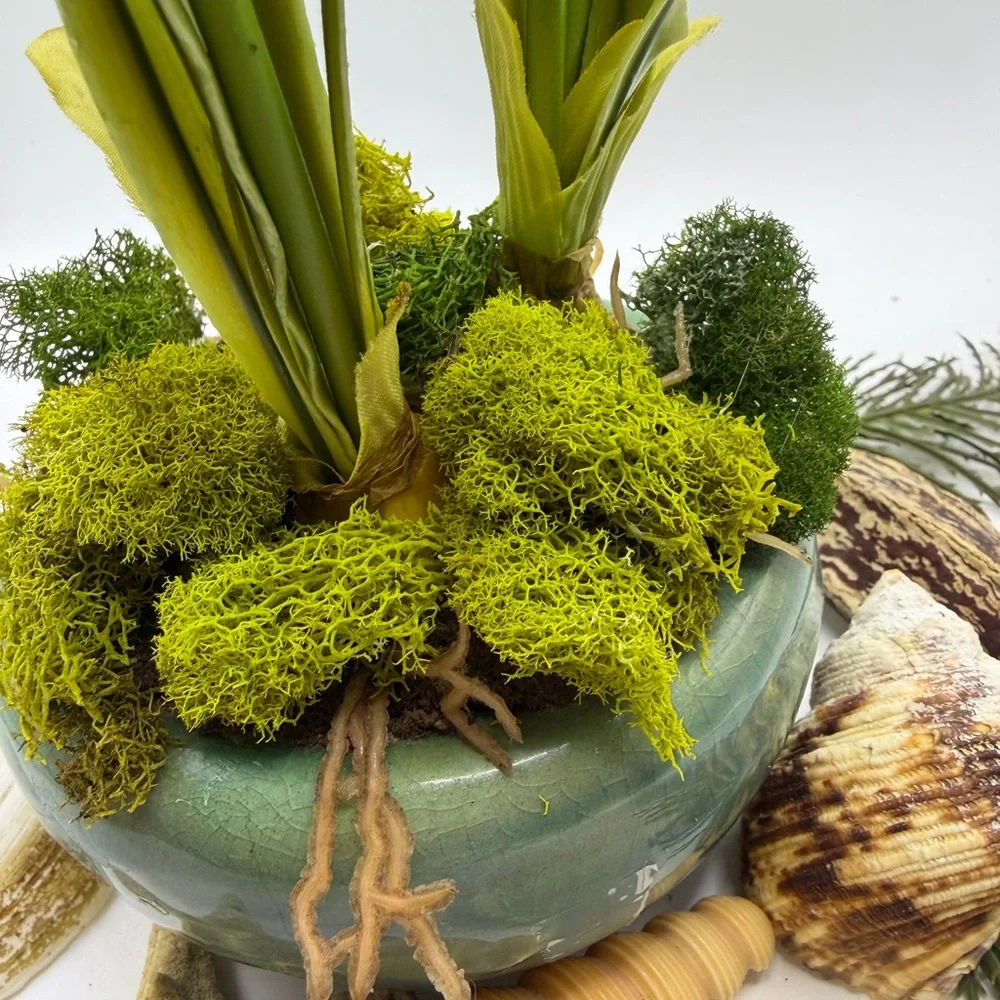 Yellow Daffodil 🌼 Floral Arrangement for Springtime with Moss